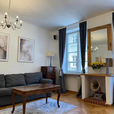 Charming At Old Town Apartment